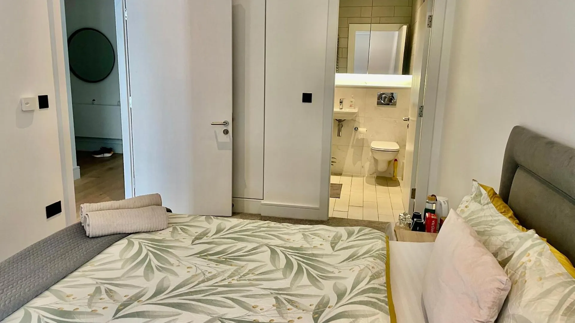 Modern Ensuite Double Bedroom Dublin 0*,  Ireland