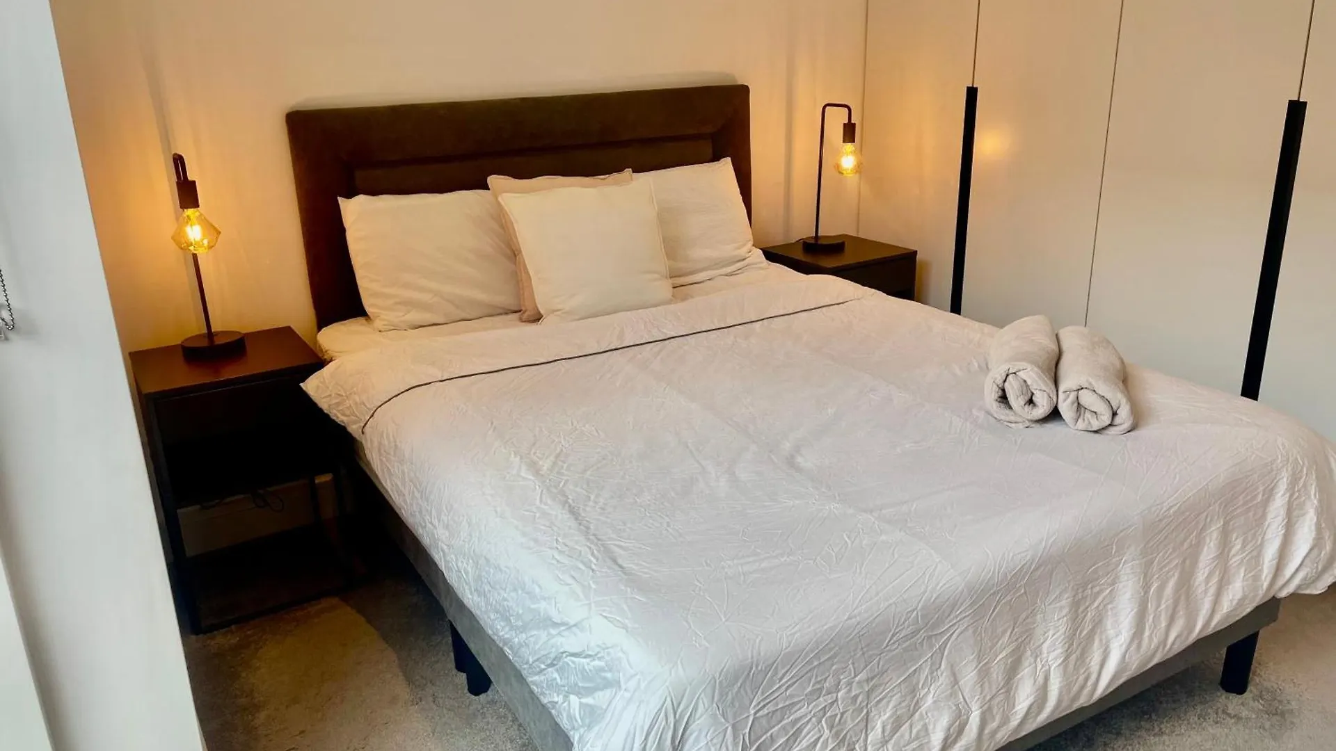 Modern Ensuite Double Bedroom Dublin 0*,